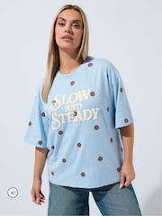 تيشرت Limited Slow & Steady بنقشة بولكا دوت من Yours Curve - صورة 1 من 6