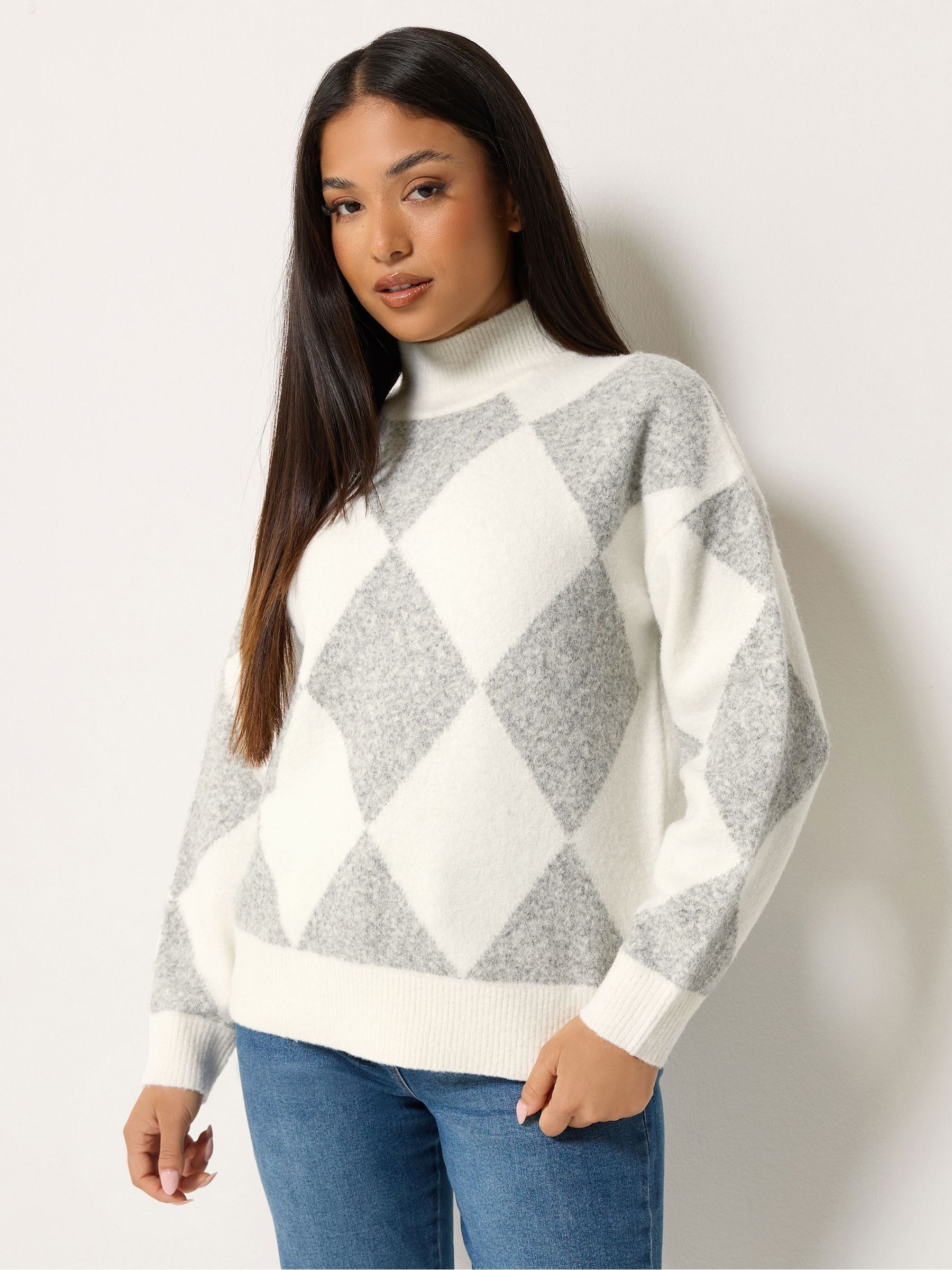M&Co Women's Light Grey Petite Argyle Jumper In | Size: 8/10 - Image 2