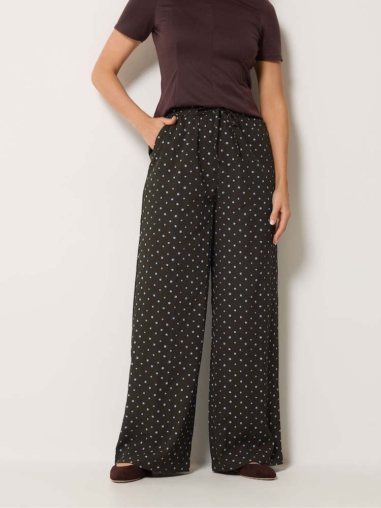 بنطلون منقّط برِجل واسعة من Long Tall Sally - صورة 2 من 6 بنطلون منقّط برِجل واسعة من Long Tall Sally - صورة 2 من 6