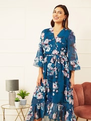 Yumi Midikleid mit Aquarellblumenmuster und abfallendem Saum - Bild 1 von 5