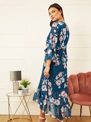 Yumi Midikleid mit Aquarellblumenmuster und abfallendem Saum - Bild 3 von 5