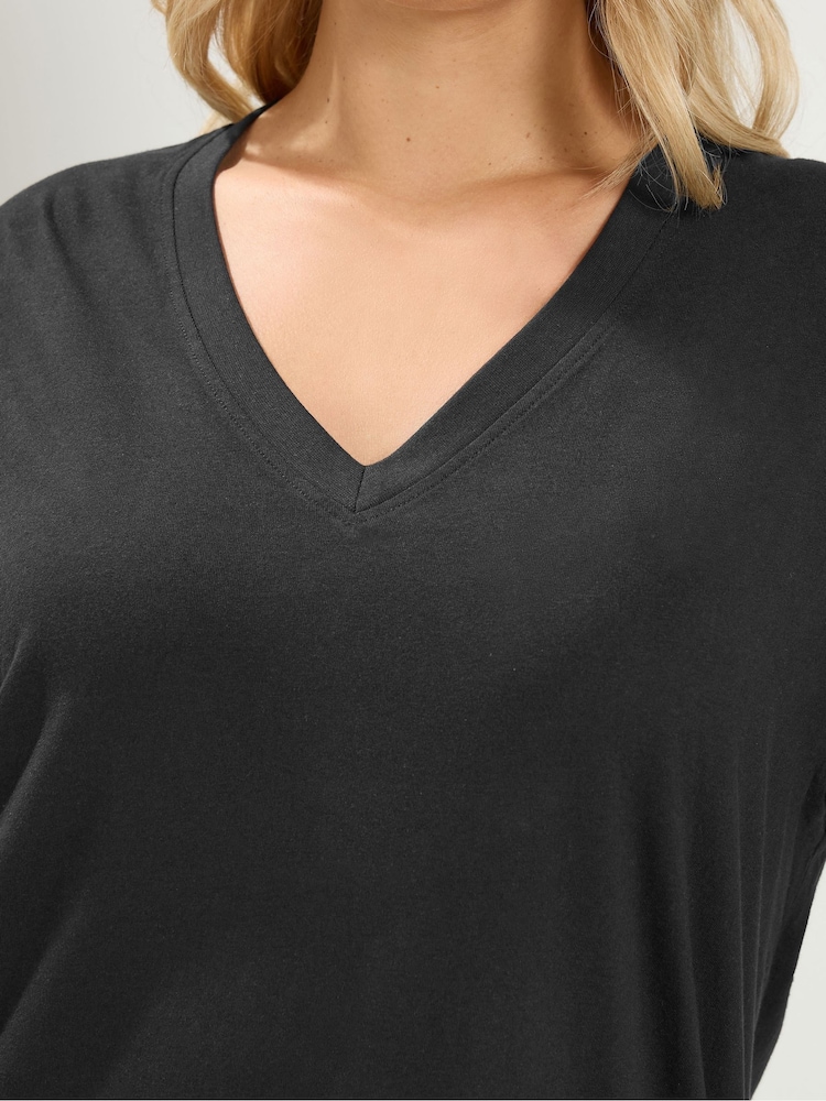 Yours Curve Black V-Neckline Longline T-Shirt - Image 4 of 4 Yours Curve Black V-Neckline Longline T-Shirt - Image 4 of 4