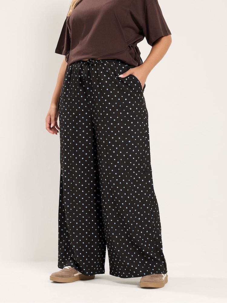 Pantalones de pernera ancha con estampado de lunares de Yours Curve - Imagen 1 de 6 Pantalones de pernera ancha con estampado de lunares de Yours Curve - Imagen 1 de 6