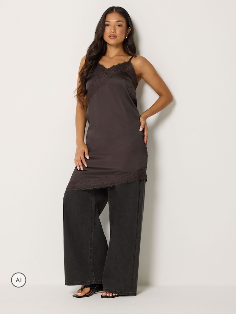 Braun - PixieGirl Petite Self Lace Satin Asymmetric Dress - Bild 2 von 6 Braun - PixieGirl Petite Self Lace Satin Asymmetric Dress - Bild 2 von 6