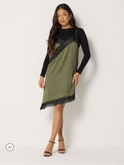 Grün - PixieGirl Petite Self Lace Satin Asymmetric Dress - Bild 2 von 7