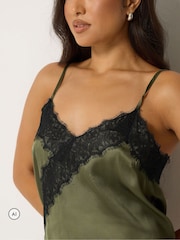Grün - PixieGirl Petite Self Lace Satin Asymmetric Dress - Bild 4 von 7