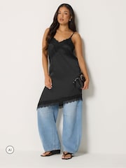 Schwarz - PixieGirl Petite Self Lace Satin Asymmetric Dress - Bild 2 von 6
