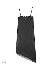 Schwarz - PixieGirl Petite Self Lace Satin Asymmetric Dress - Bild 6 von 6
