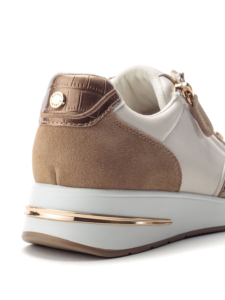 Natural - Zapatillas deportivas con cuña de ante y parte superior de varios paneles Bellaa de Moda in Pelle - Imagen 3 de 3