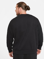 Черный - Свитшот с круглым вырезом Nike Club - Изображение 5 из 13