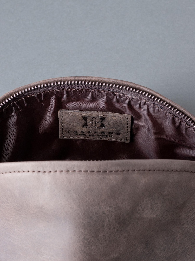 Lakeland Leather Brown Hunter Rugby Ball Wash Bag - Image 4 of 4