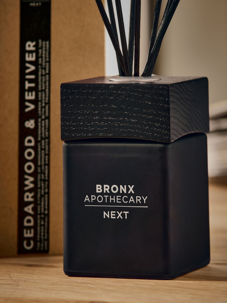 Bronx Cedarwood and Vetiver 100ml Fragranced Reed Diffuser - Image 2 of 3