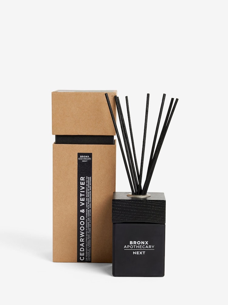 Bronx Cedarwood and Vetiver 100ml Fragranced Reed Diffuser - Image 3 of 3