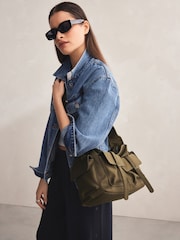 Khakigrün - Utility-Schultertasche aus Satin - Bild 3 von 8
