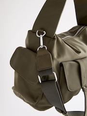 Khakigrün - Utility-Schultertasche aus Satin - Bild 6 von 8