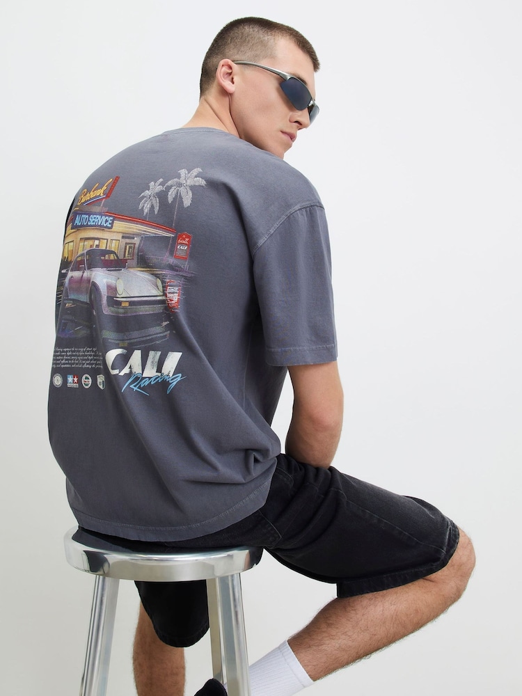 تيشرت تصميم Cali Car تلبيس واسع من River Island - صورة 1 من 4 تيشرت تصميم Cali Car تلبيس واسع من River Island - صورة 1 من 4