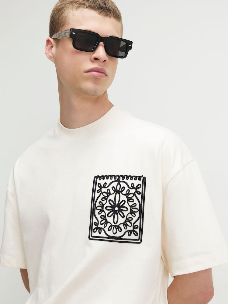 River Island White Oversized Floral Pocket T-Shirt - Image 2 of 4