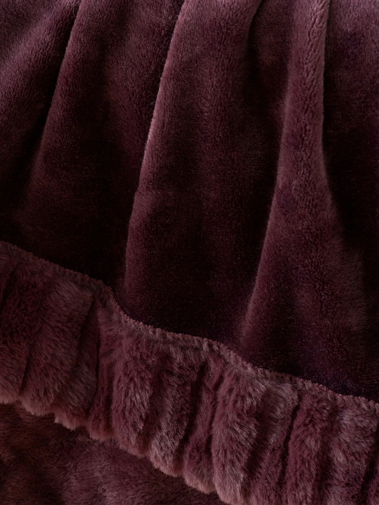 Catherine Lansfield Velvet And Faux Fur Soft and Cosy Throw - Image 2 of 4 Catherine Lansfield Velvet And Faux Fur Soft and Cosy Throw - Image 2 of 4