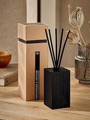 Bronx Cedarwood and Vetiver 180ml Fragranced Reed Diffuser - Image 1 of 3