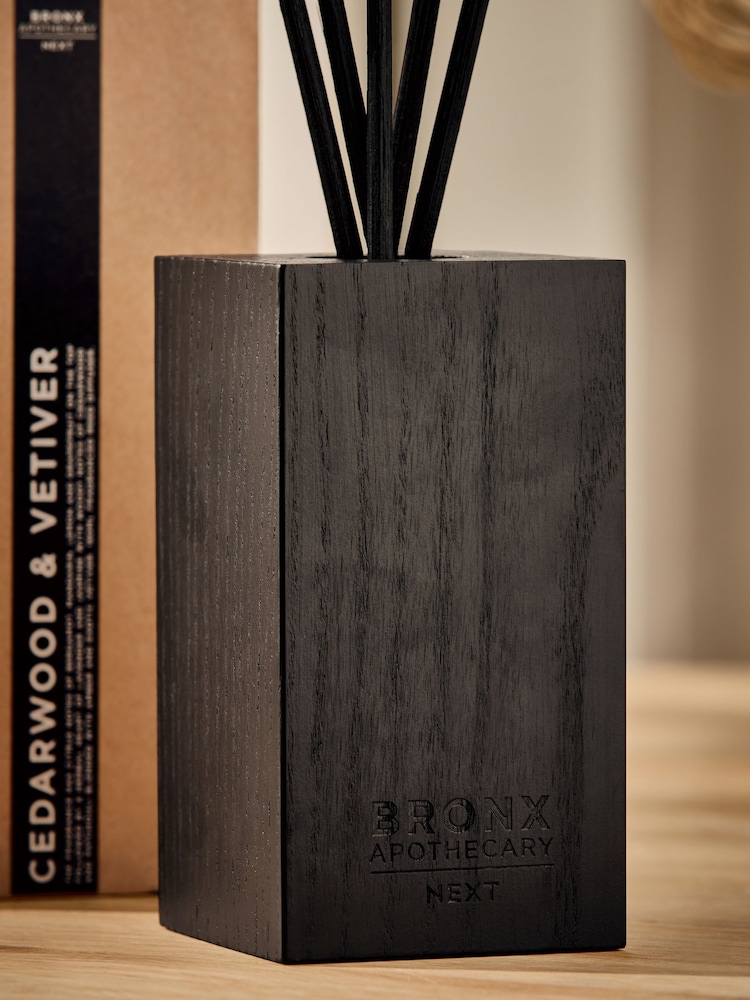 Bronx Cedarwood and Vetiver 180ml Fragranced Reed Diffuser - Image 2 of 3