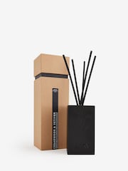Bronx Cedarwood and Vetiver 180ml Fragranced Reed Diffuser - Image 3 of 3