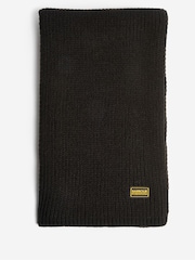 أسود - طقم هدايا يأتي في علبة مكوّن من قبعة Sweeper Legacy مضلَّعة ووشاح من Barbour® International - صورة 2 من 5