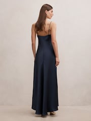Forever New Tilesha Vestido maxi com decote drapeado em cetim - Imagem 2 de 4