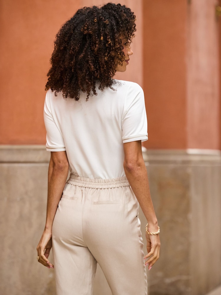 Sosandar White Trim Detail V Neck T-Shirt - Image 3 of 3 Sosandar White Trim Detail V Neck T-Shirt - Image 3 of 3