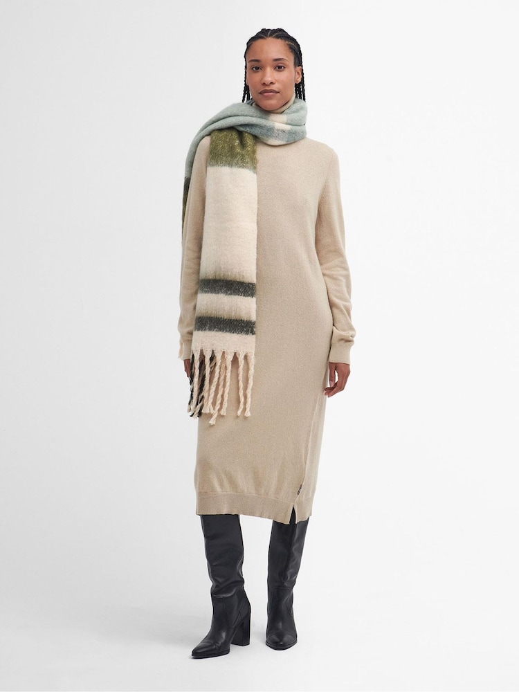 وشاح بوكليه سميك محبوك بنمط مربعات مزيّن بالترتان Isla من Barbour® - صورة 1 من 4 وشاح بوكليه سميك محبوك بنمط مربعات مزيّن بالترتان Isla من Barbour® - صورة 1 من 4