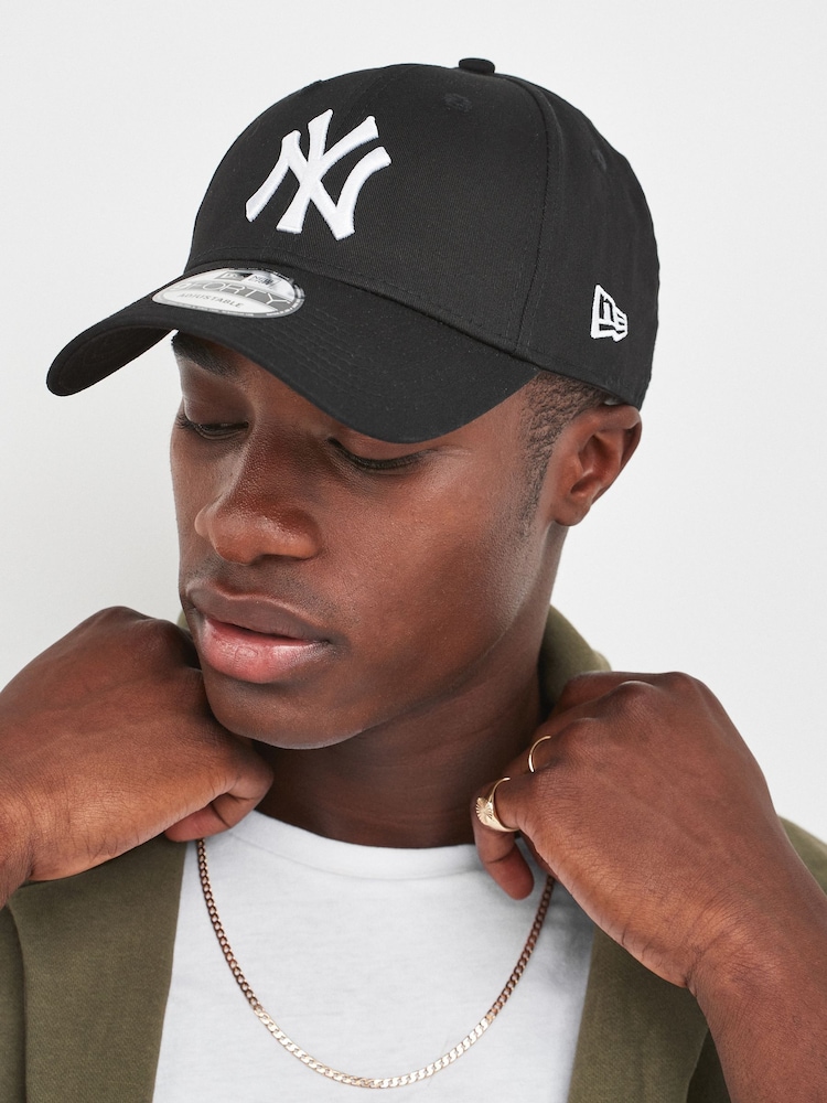New Era® New York Yankees Essential 9FORTY 100% Cotton Cap - Image 1 of 3