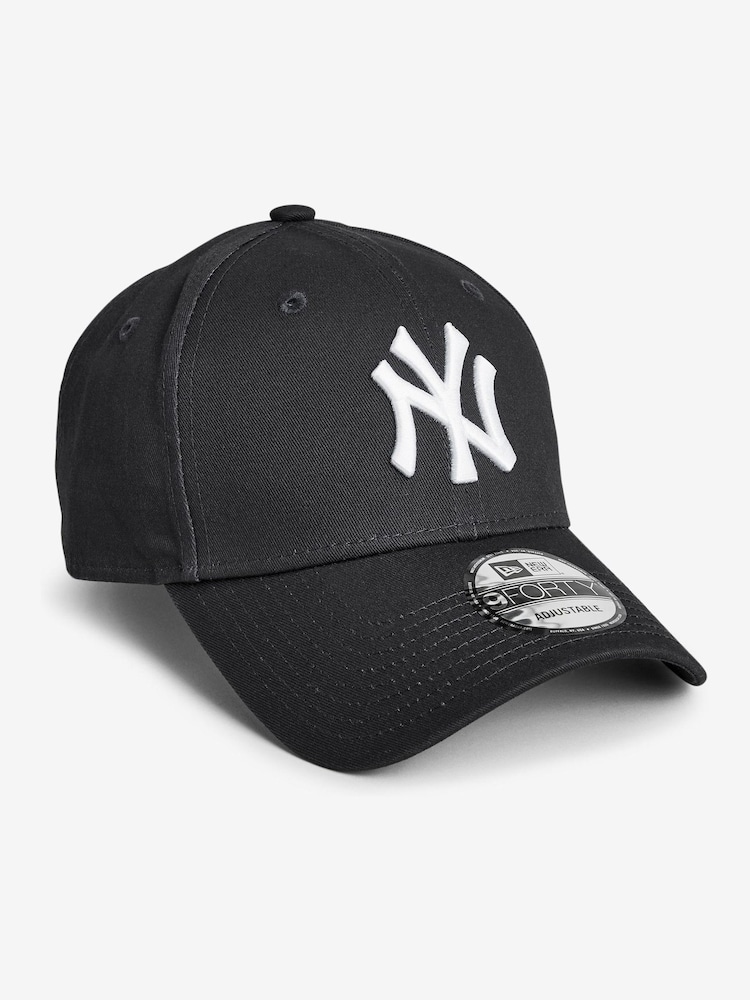 New Era® New York Yankees Essential 9FORTY 100% Cotton Cap - Image 2 of 3