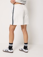PixieGirl Petite Stripe Collar Sweat Top & Shorts Set - Image 6 sur 7