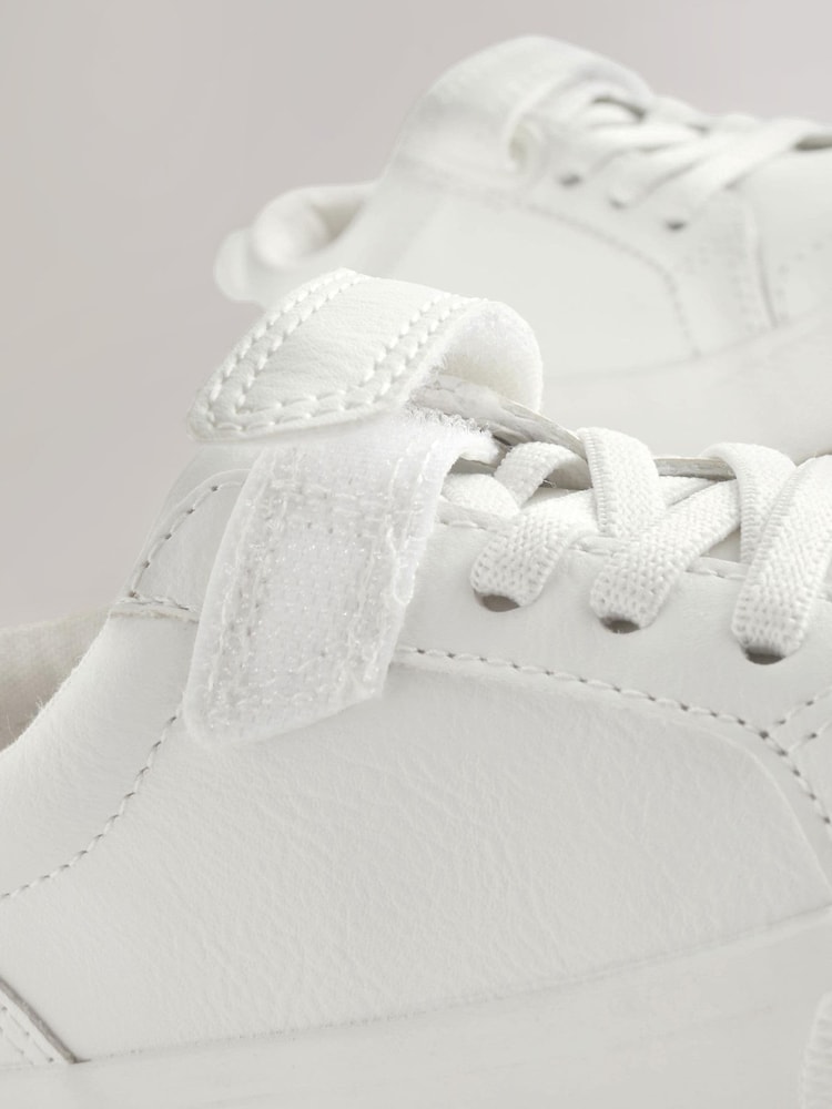 Weiß - Schuhe mit elastischen Schnürsenkeln und Klettverschluss - Bild 5 von 5 Weiß - Schuhe mit elastischen Schnürsenkeln und Klettverschluss - Bild 5 von 5