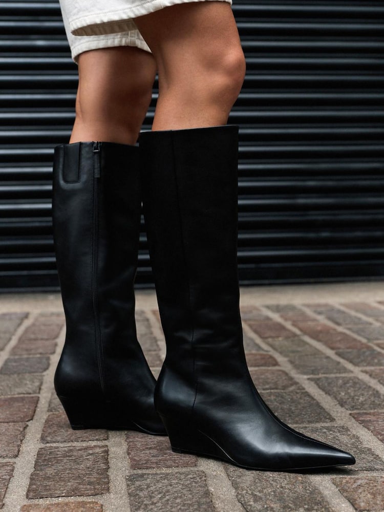 Schwarz - Standard/Wide fit Forever Comfort® High Wedge Knee High Leather Boots - Bild 1 von 6