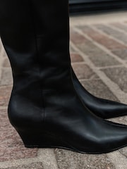 Schwarz - Standard/Wide fit Forever Comfort® High Wedge Knee High Leather Boots - Bild 6 von 6