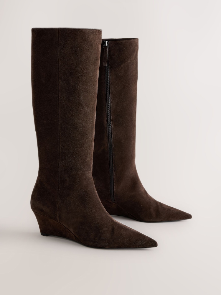 Schokoladenbraun - Standard/Wide fit Forever Comfort® High Wedge Knee High Leather Boots - Bild 2 von 8 Schokoladenbraun - Standard/Wide fit Forever Comfort® High Wedge Knee High Leather Boots - Bild 2 von 8