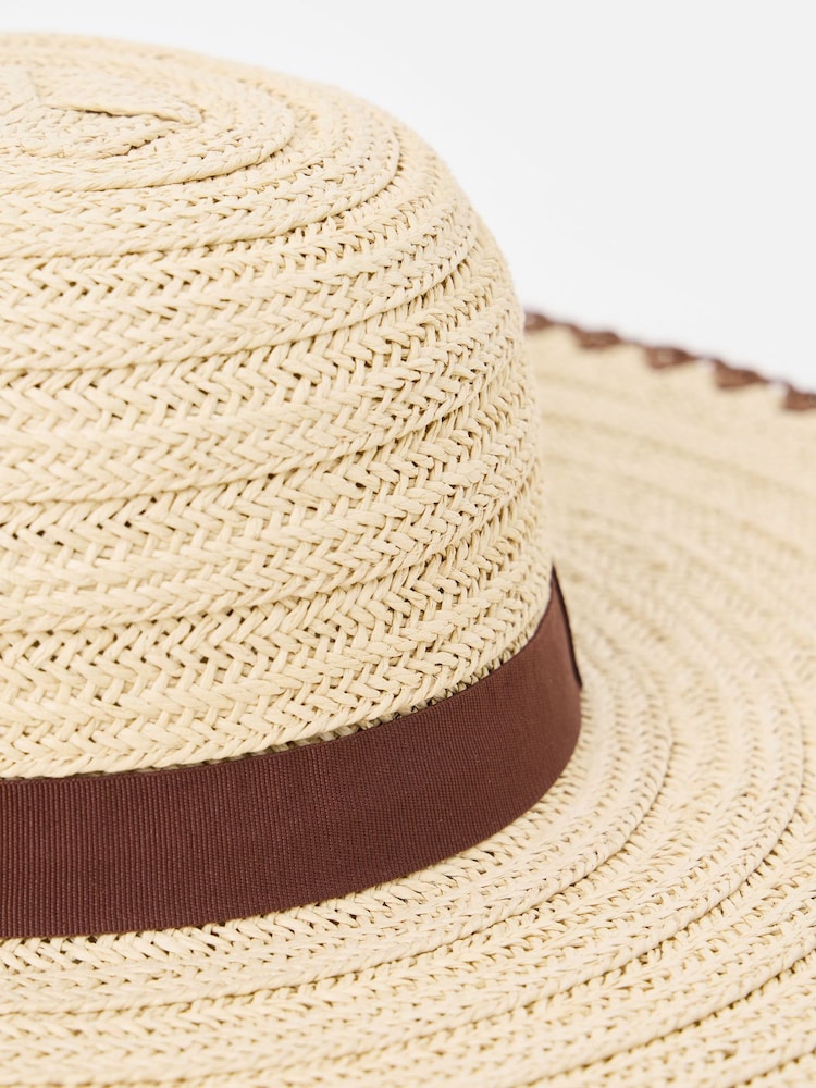 Sombrero de paja flexible marrón con borde con puntadas decorativas de Oliver Bonas - Imagen 3 de 3