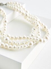 White Three Row Pearl Choker - Image 6 of 6
