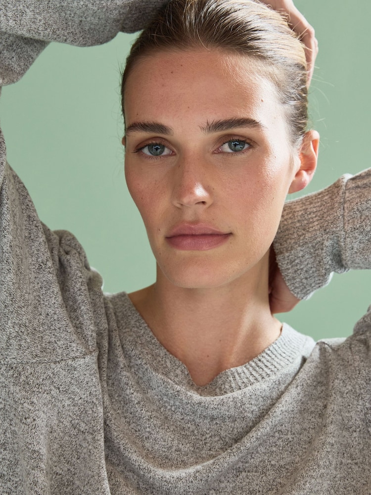 Grau - Kuschelig leichter Pullover mit Rundhalsausschnitt und weichen Ärmeln​​​​​​​ - Bild 2 von 2
