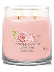 Yankee Candle No Colour Signature Large Jar Scented Candle, Fresh Cut Jar Roses - Image 3 of 3