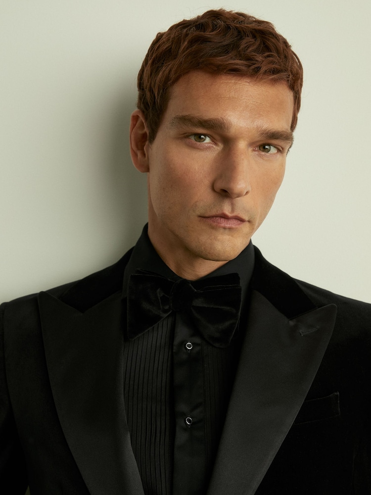 Reiss Black Hike Velvet Bow Tie - Image 2 of 4