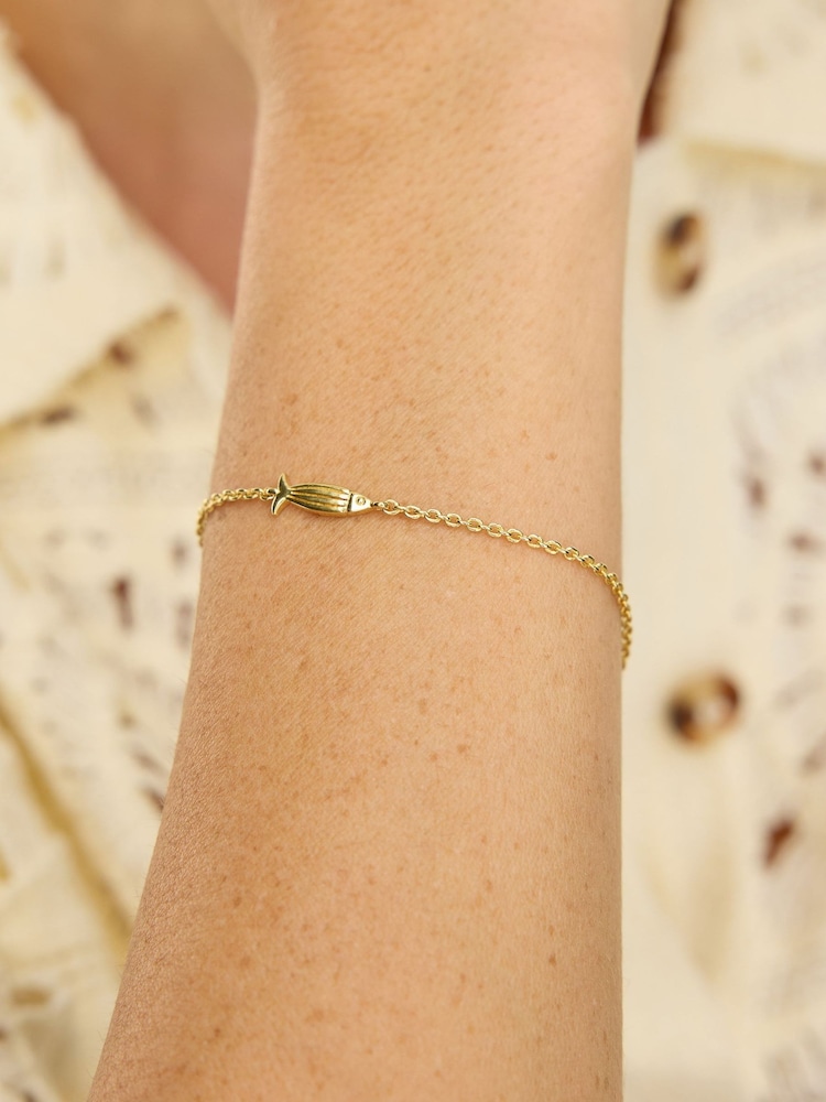 Oliver Bonas Gold Otto Textured Fish Gold Plated Chain Bracelet - Image 4 of 4