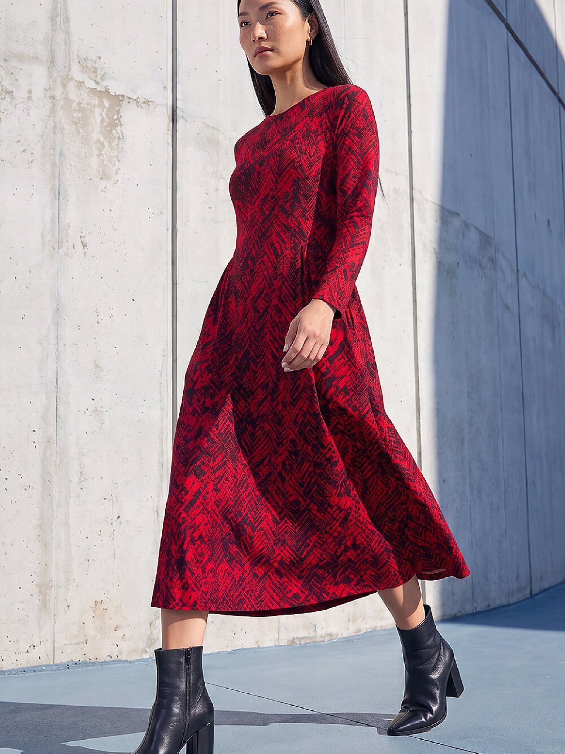Roman Women's Red Abstract Side Ruched Midi Dress In | : Size 16 - Image 7