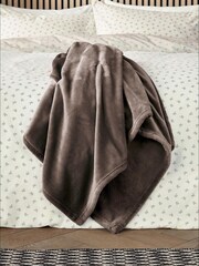 Helena Springfield Chocolate Snug Fleece Throw - Image 2 of 5