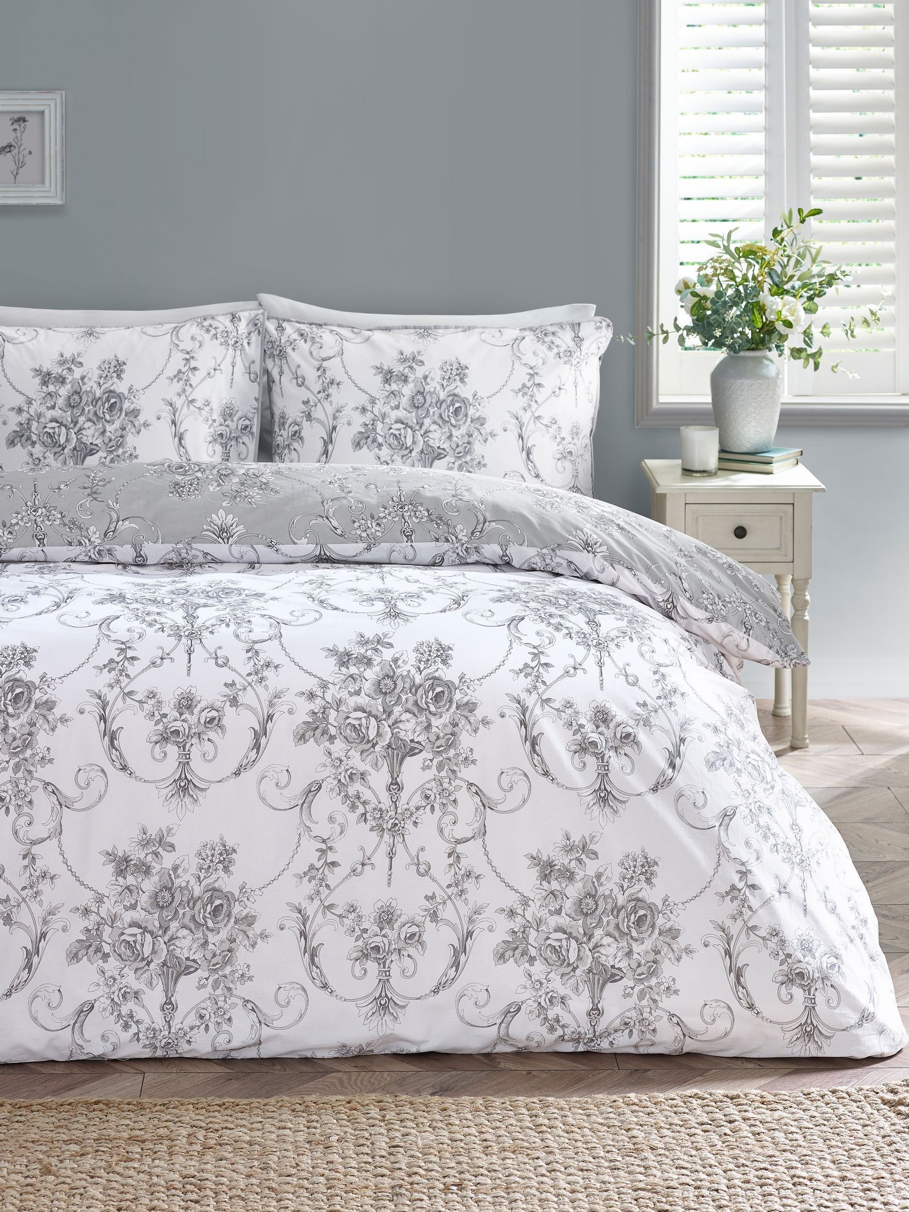 Catherine Lansfield Antoinette Damask Super King Duvet Cover Set Grey - Image 4
