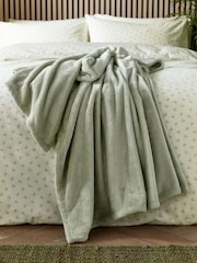Helena Springfield Green Snug Fleece Throw - Image 1 of 5