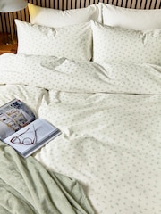 Helena Springfield Green Snug Fleece Throw - Image 4 of 5