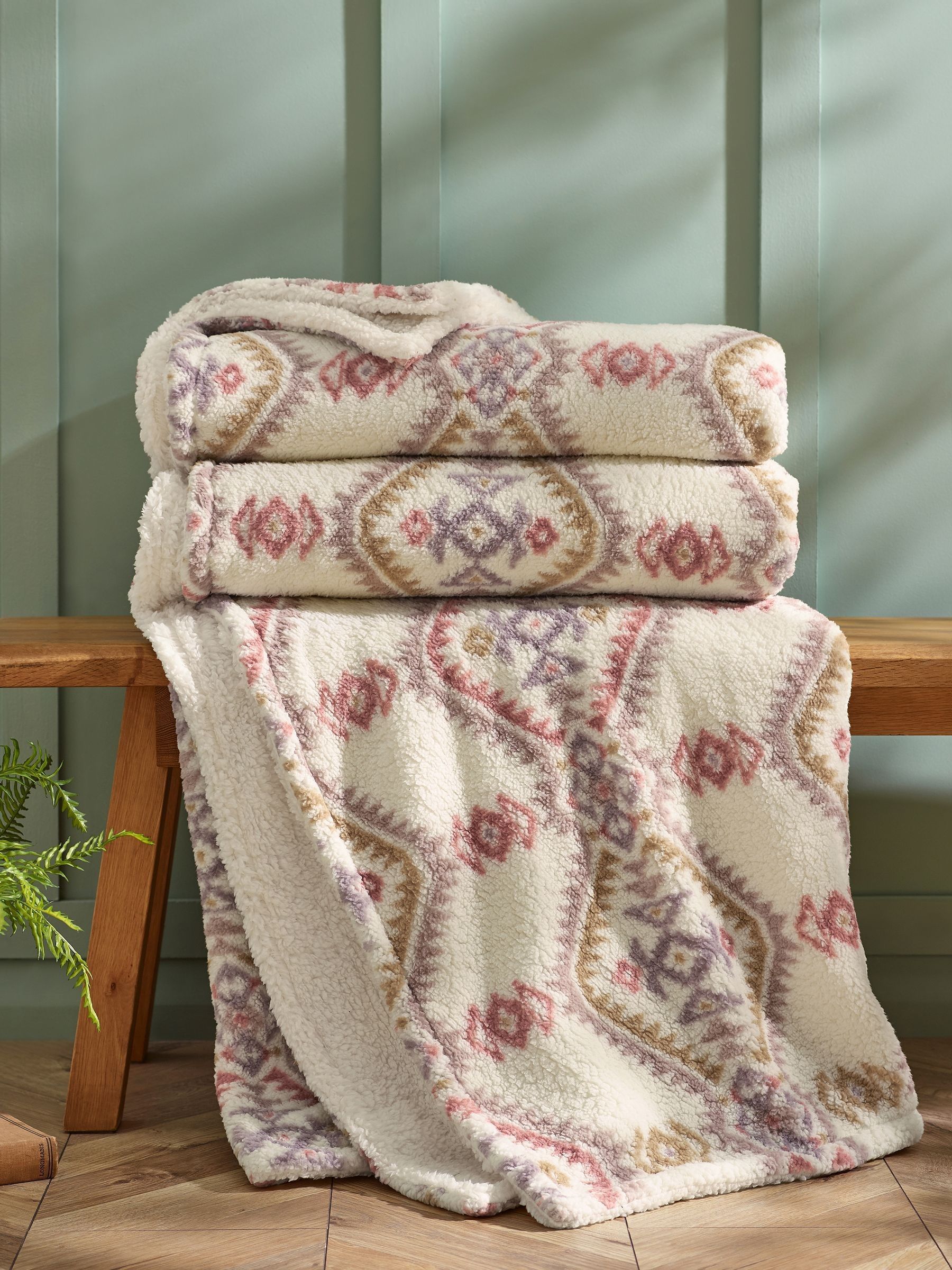 Catherine Lansfield Unisex Natural Tribal Geo Fleece Cosy Sherpa Reverse 200X240cm Blanket Throw In | Size: 200 Cm X 240 Cm - Image 5