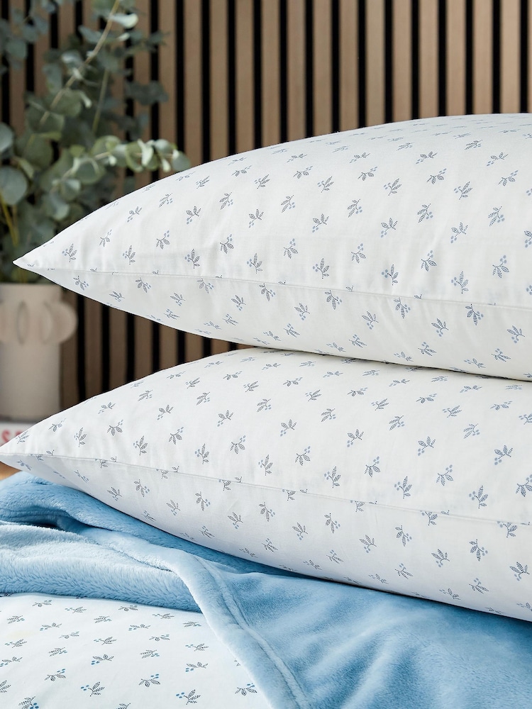 Helena Springfield Navy Snug Fleece Throw - Image 2 of 5 Helena Springfield Navy Snug Fleece Throw - Image 2 of 5