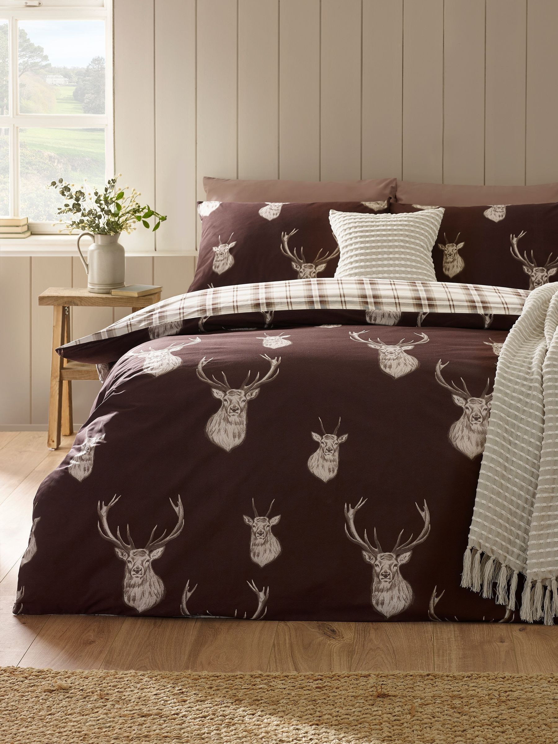 B&Q - Stag Check Reversible King Duvet Cover Set With Pillowcases Chocolate - Image 5